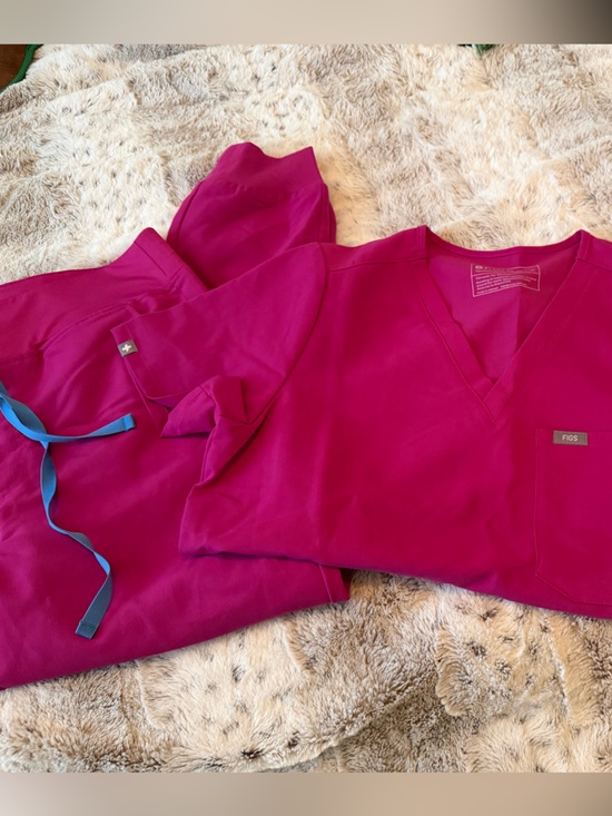 Figs Other - Figs Women's Scrub Set in Magenta